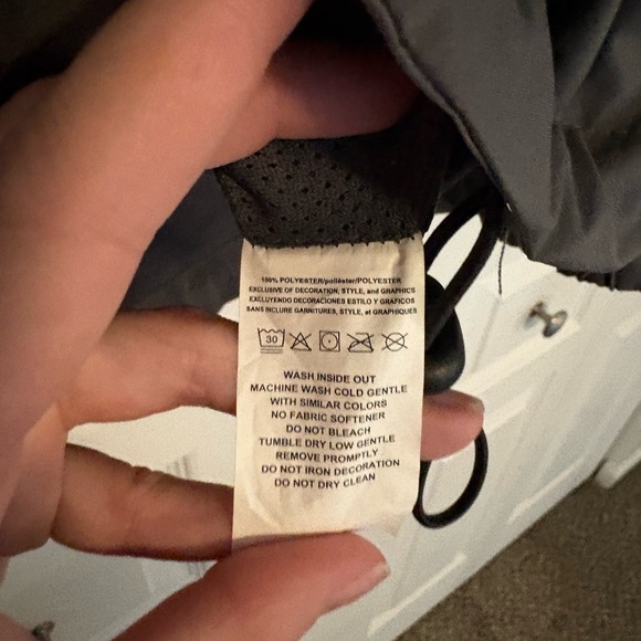 ✨FINAL MARKDOWN ✨ MUST GO ✨ EUC. Las Vegas golden knights men’s windbreaker - Picture 3 of 8